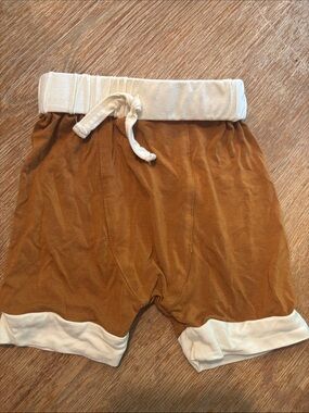 Kate Quinn brown Shorts with Cream Waistband 3-6 mo
